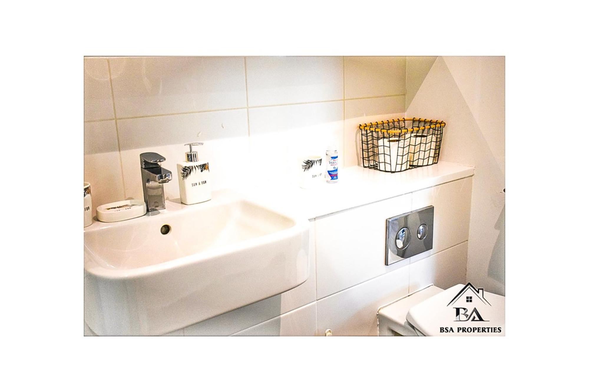 City Centre Apartment Close To Ascot & Legoland Sleep Upto 4 Guests - Parking On Request! Брэкнэлл Экстерьер фото