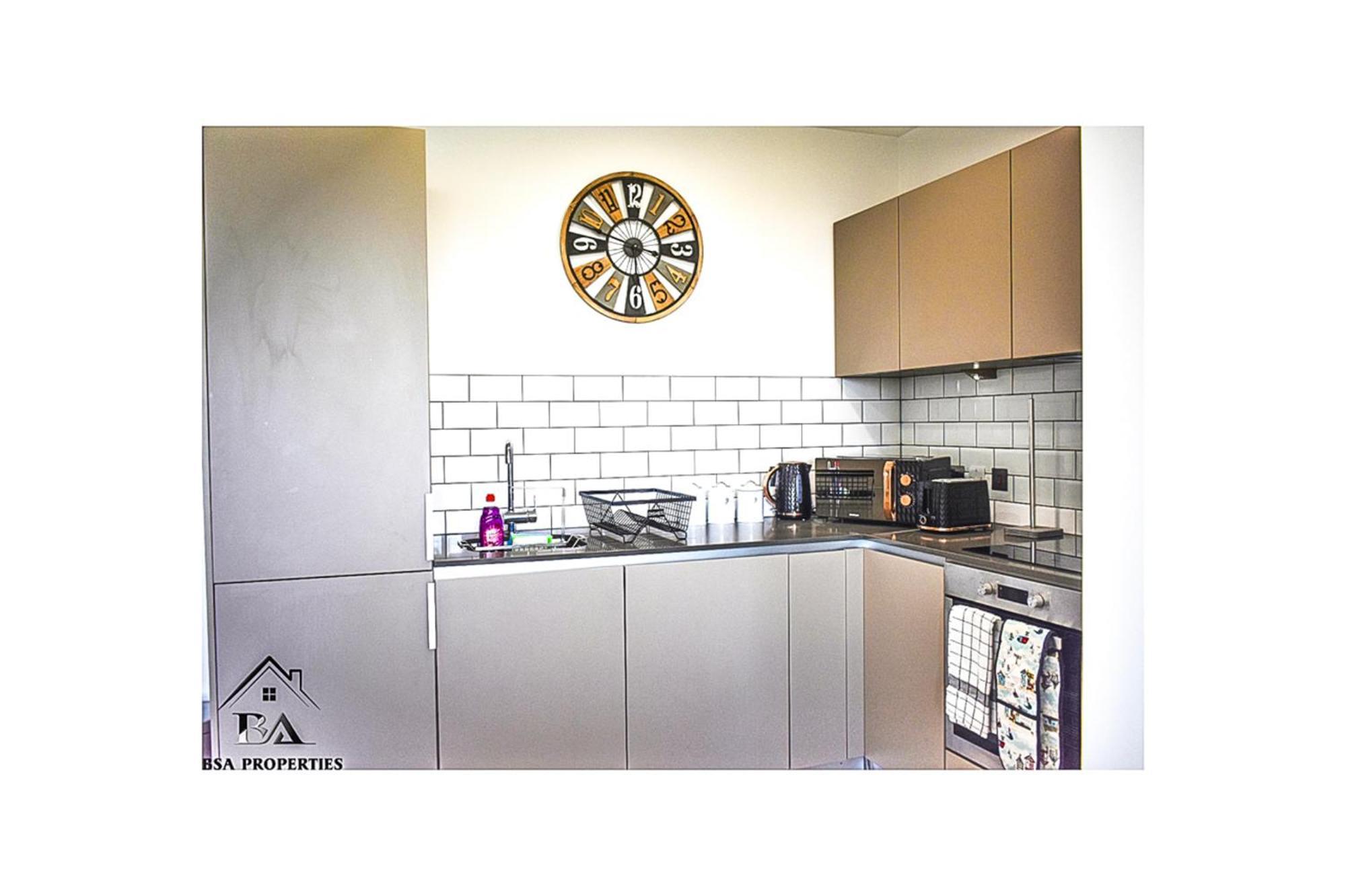 City Centre Apartment Close To Ascot & Legoland Sleep Upto 4 Guests - Parking On Request! Брэкнэлл Экстерьер фото