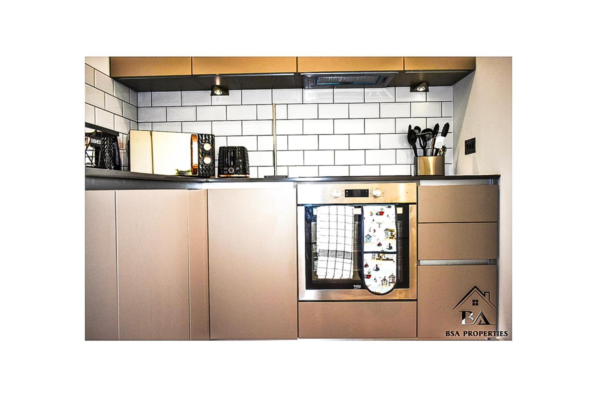City Centre Apartment Close To Ascot & Legoland Sleep Upto 4 Guests - Parking On Request! Брэкнэлл Экстерьер фото