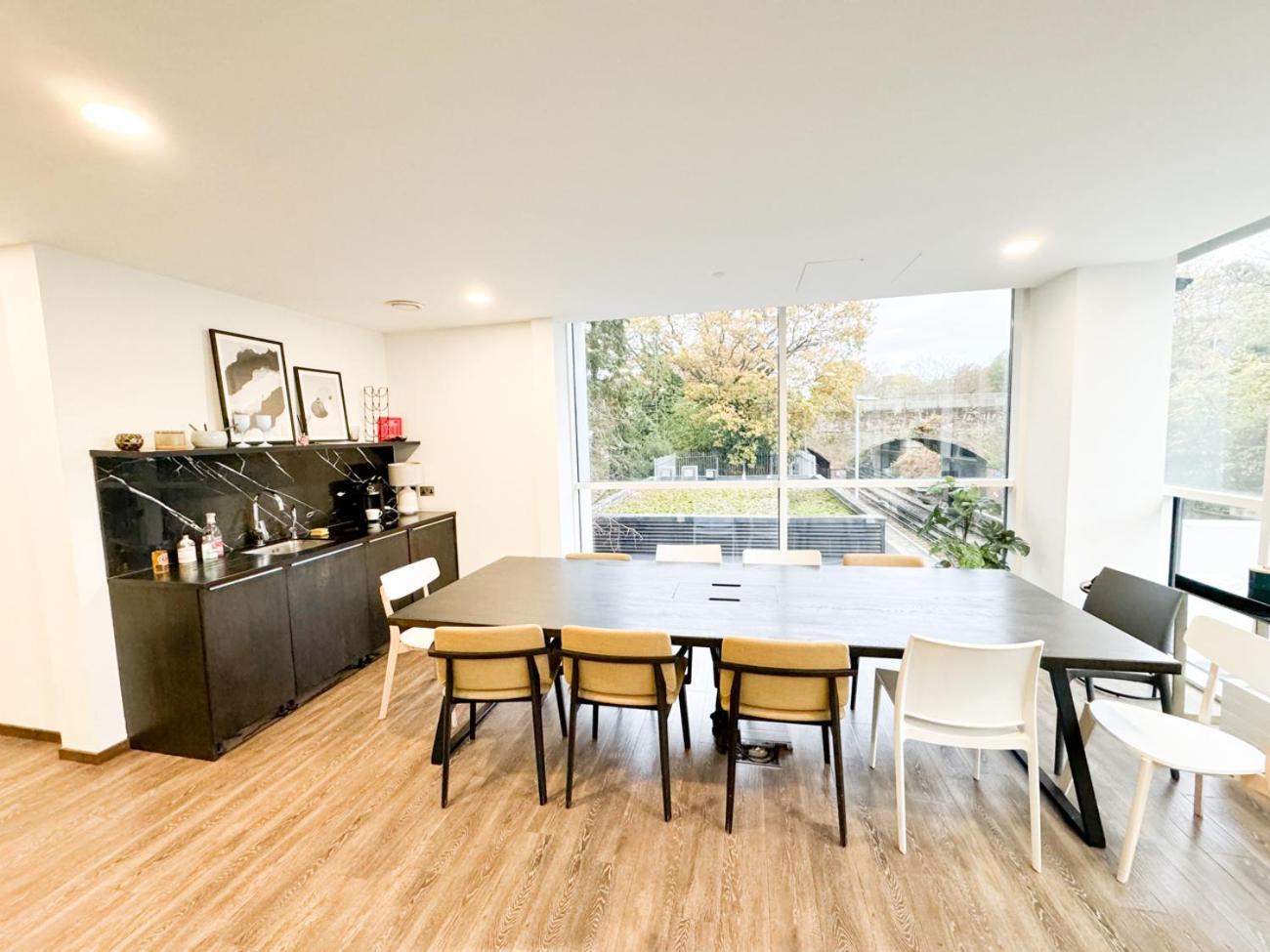 City Centre Apartment Close To Ascot & Legoland Sleep Upto 4 Guests - Parking On Request! Брэкнэлл Экстерьер фото