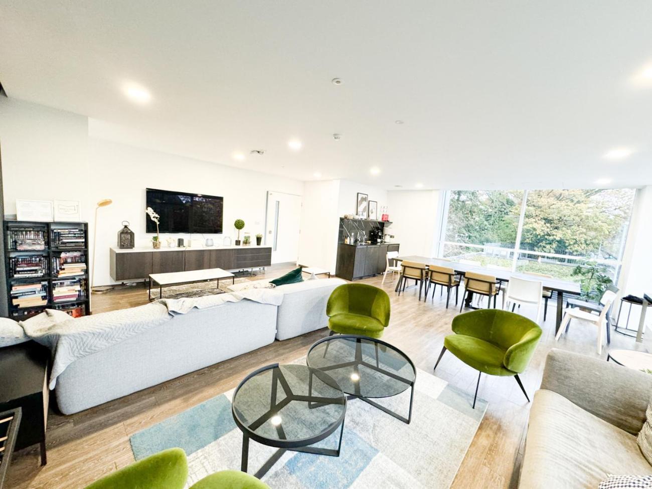 City Centre Apartment Close To Ascot & Legoland Sleep Upto 4 Guests - Parking On Request! Брэкнэлл Экстерьер фото